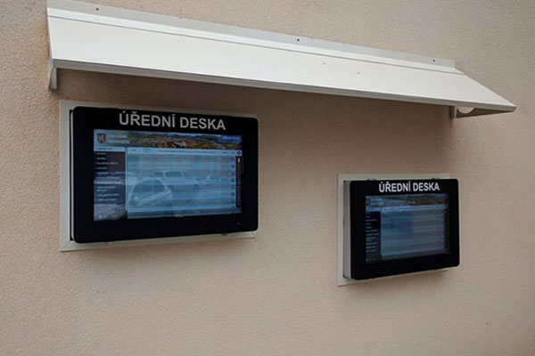 捷克蘭斯克戶外廣告機(jī)