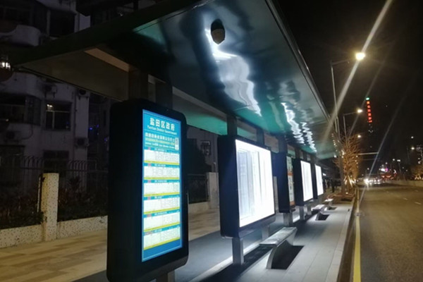 深圳鹽田65寸智能公交站牌