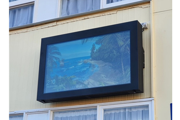 新西蘭65寸戶外壁掛廣告機(jī)