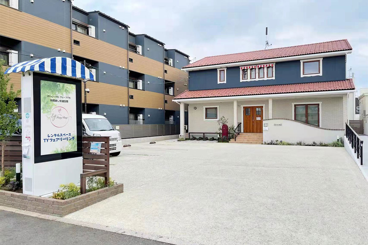 日本65寸雙屏戶(hù)外廣告機(jī)