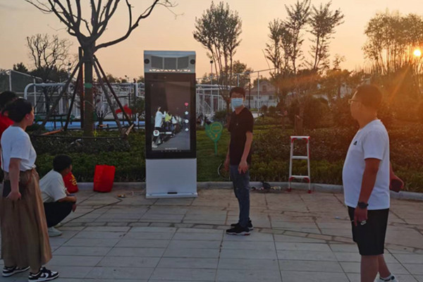 山東濰坊55寸戶外觸摸一體機