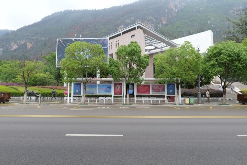 云南個(gè)舊智能公交站臺(tái)案例